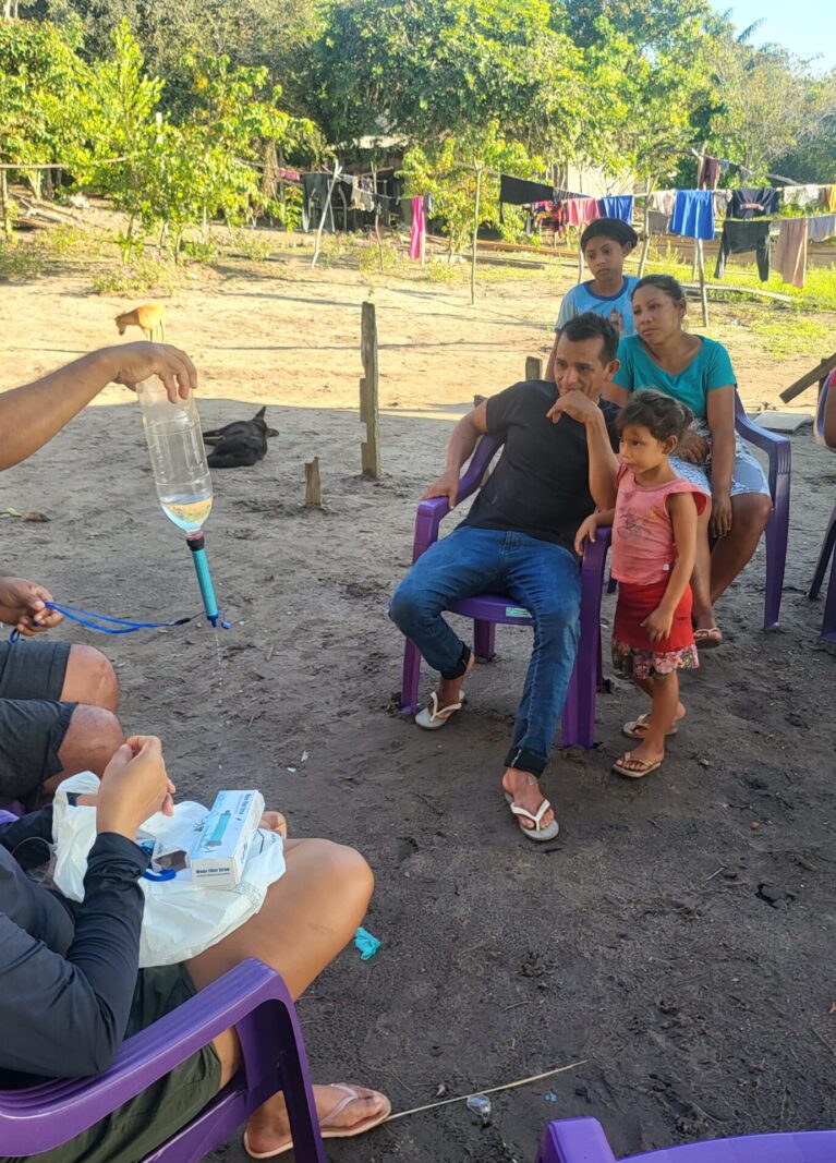 Acesso a recursos essenciais e iniciativas voltadas ao desenvolvimento sustentável.